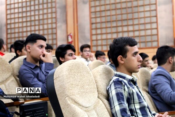 روز اول دوره آموزشی دانش‌آموز خبرنگاران پسر اهواز