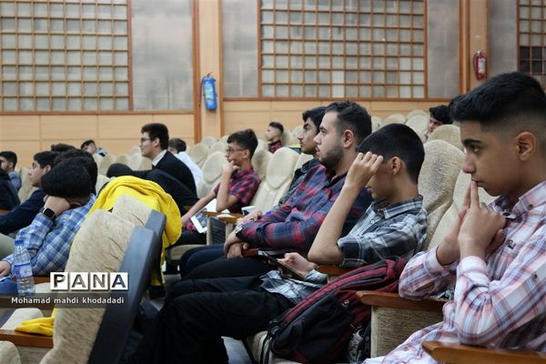 روز اول دوره آموزشی دانش‌آموز خبرنگاران پسر اهواز