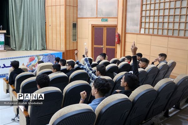 روز اول دوره آموزشی دانش‌آموز خبرنگاران پسر اهواز