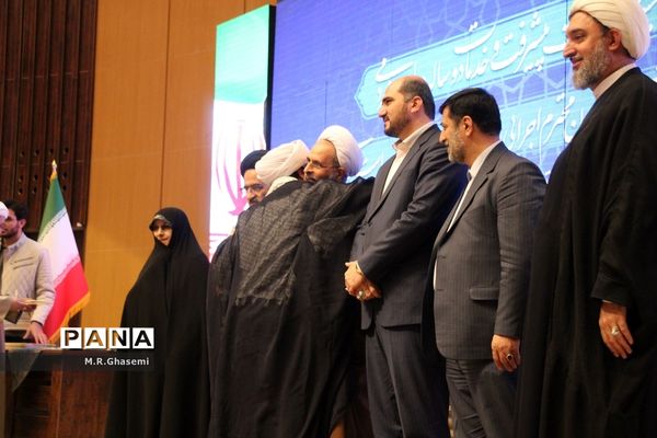 مراسم اختتامیه نخستین نمایشگاه «روایت پیشرفت» در قم