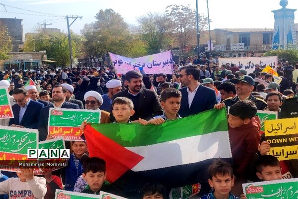 تجمع بزرگ دانش‌آموزان، در محل میدان امام خمینی(ره) شهر آشخانه