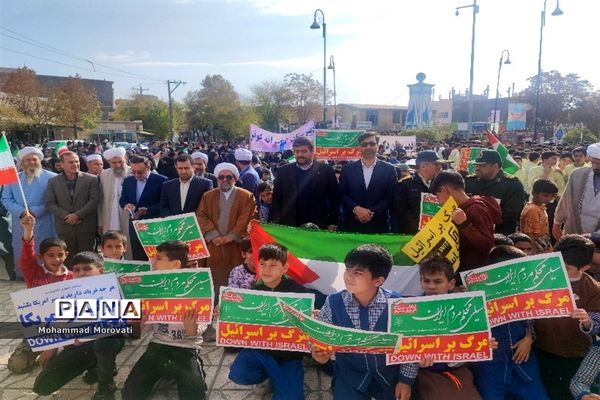 تجمع بزرگ دانش‌آموزان، در محل میدان امام خمینی(ره) شهر آشخانه