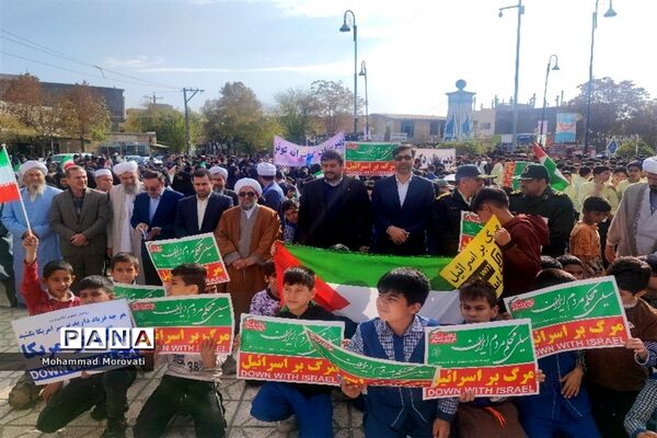 تجمع بزرگ دانش‌آموزان، در محل میدان امام خمینی(ره) شهر آشخانه