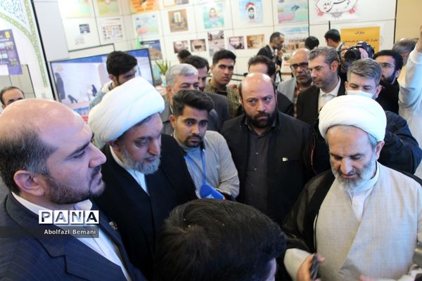بازدید معاون اجرایی رئیس جمهوری از نمایشگاه «روایت پیشرفت» در قم