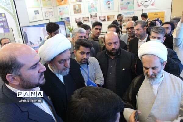 بازدید معاون اجرایی رئیس جمهوری از نمایشگاه «روایت پیشرفت» در قم