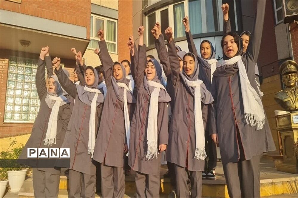 جشن افتتاحیه سفیران سلامت در دبیرستان شهید تیمسار فلاحی ناحیه یک کرج