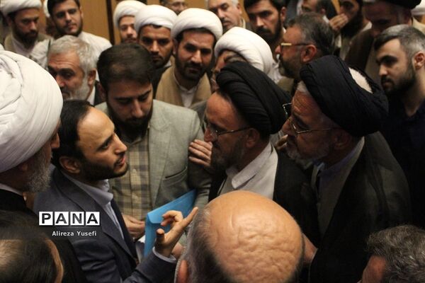 بازدید سخنگوی دولت از نخستین نمایشگاه «روایت پیشرفت» در قم