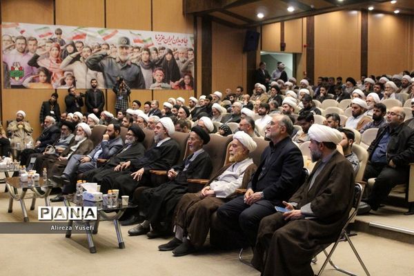 بازدید سخنگوی دولت از نخستین نمایشگاه «روایت پیشرفت» در قم