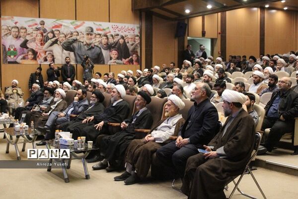 بازدید سخنگوی دولت از نخستین نمایشگاه «روایت پیشرفت» در قم
