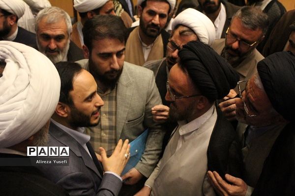 بازدید سخنگوی دولت از نخستین نمایشگاه «روایت پیشرفت» در قم