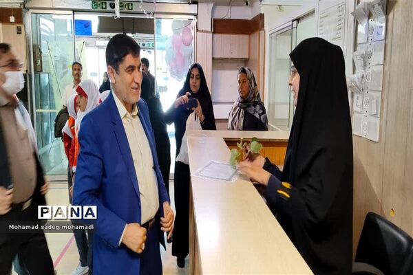تقدیر مسئولان و دانش‌آموزان پیشتاز ناحیه دو شیراز از پرستاران بیمارستان حافظ شیراز