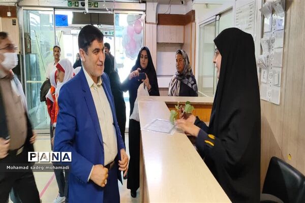 تقدیر مسئولان و دانش‌آموزان پیشتاز ناحیه دو شیراز از پرستاران بیمارستان حافظ شیراز