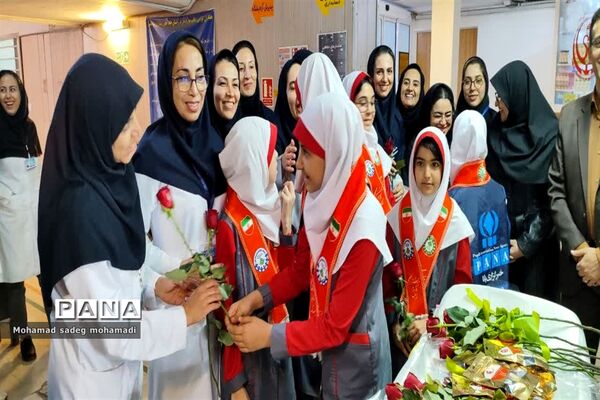 تقدیر مسئولان و دانش‌آموزان پیشتاز ناحیه دو شیراز از پرستاران بیمارستان حافظ شیراز