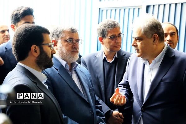بازدید استاندار آذربایجان غربی از واحد های صنعتی