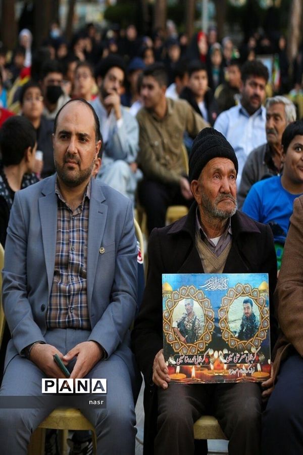 آیین ادای احترام و غبارروبی مزار شهدای مدافع حرم منطقه ۱۴ شهرداری اصفهان