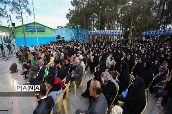 آیین ادای احترام و غبارروبی مزار شهدای مدافع حرم منطقه ۱۴ شهرداری اصفهان