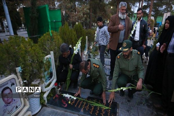 آیین ادای احترام و غبارروبی مزار شهدای مدافع حرم منطقه ۱۴ شهرداری اصفهان