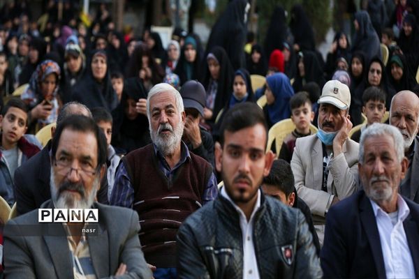 آیین ادای احترام و غبارروبی مزار شهدای مدافع حرم منطقه ۱۴ شهرداری اصفهان