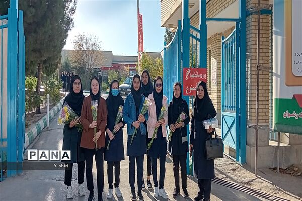 گرامیداشت ولادت حضرت زینب(س)و روز پرستار توسط دانش‌آموزان دبیرستان نسیبه