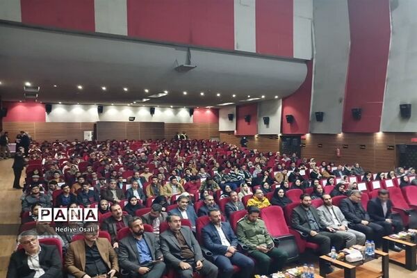 مراسم تجلیل از رتبه‌های برتر کنکور سراسری در اسلامشهر
