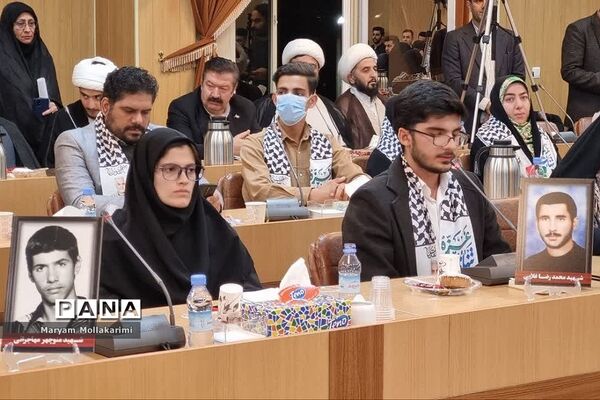 دیدار دانش‌آموزان نخبه شهرستان‌ دماوند با وزیر کشور