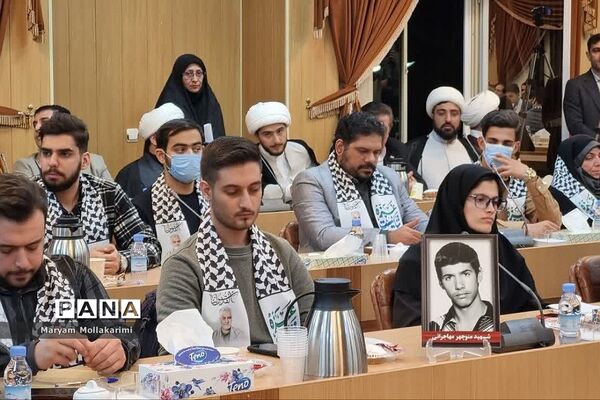 دیدار دانش‌آموزان نخبه شهرستان‌ دماوند با وزیر کشور