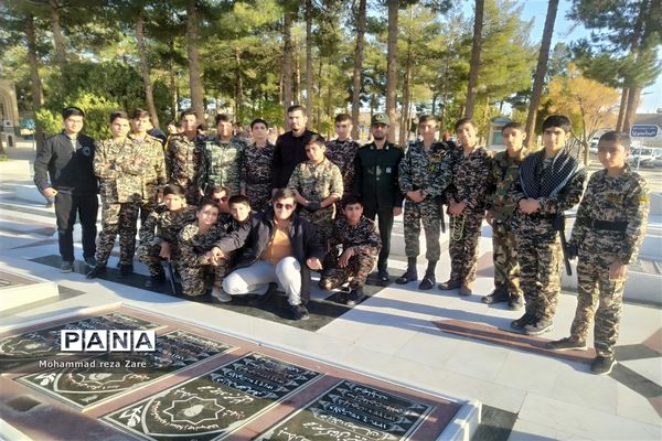 غبارروبی گلزار شهدای آرامگاه شهیدمدرس