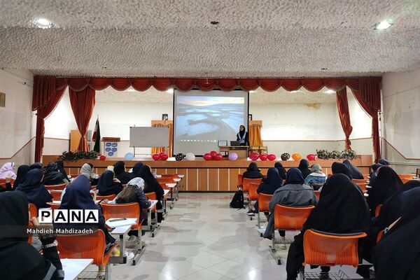 کارگاه آموزش مقدماتی خبرنگاری ویژه دانش‌آموزان ناحیه ۶ مشهد