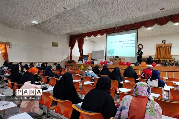 کارگاه آموزش مقدماتی خبرنگاری ویژه دانش‌آموزان ناحیه ۶ مشهد