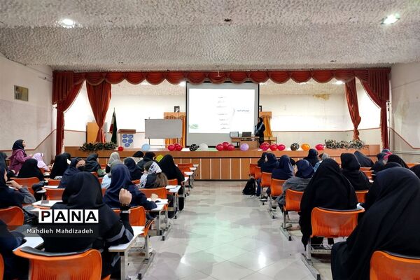 کارگاه آموزش مقدماتی خبرنگاری ویژه دانش‌آموزان ناحیه ۶ مشهد