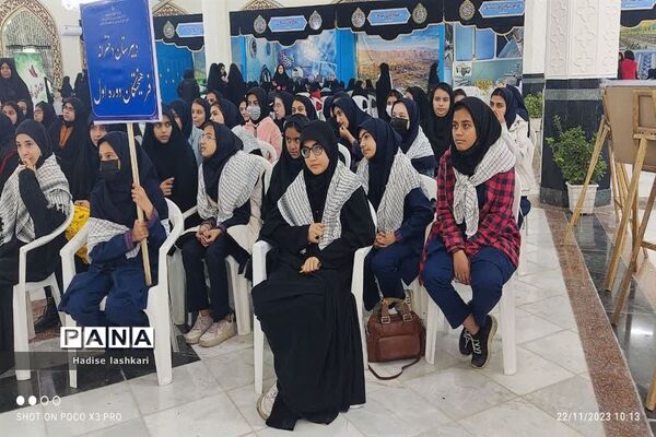 بازدید دانش آموزان دبیرستان فرهیختگان از نمایشگاه ایران مرز پرگهر