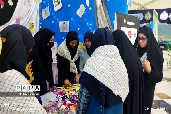 بازدید دانش آموزان دبیرستان فرهیختگان از نمایشگاه ایران مرز پرگهر