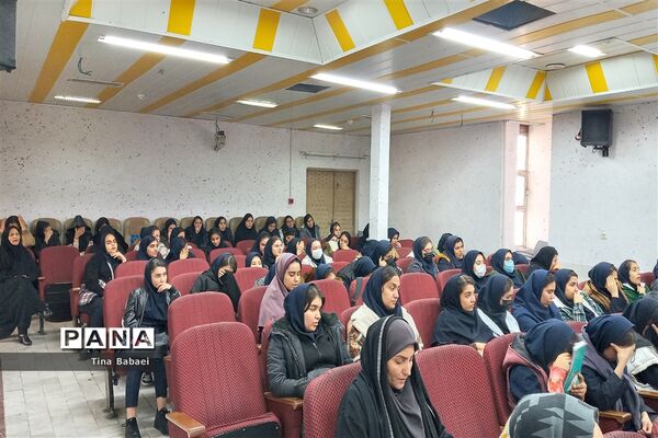 مراسم تقدیر ازمربیان تابستان و دانش‌آموزان فعال در کانون هاجر ساوه