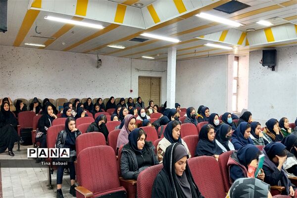 مراسم تقدیر ازمربیان تابستان و دانش‌آموزان فعال در کانون هاجر ساوه