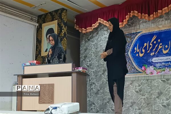 مراسم تقدیر ازمربیان تابستان و دانش‌آموزان فعال در کانون هاجر ساوه