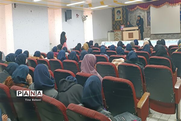 مراسم تقدیر ازمربیان تابستان و دانش‌آموزان فعال در کانون هاجر ساوه