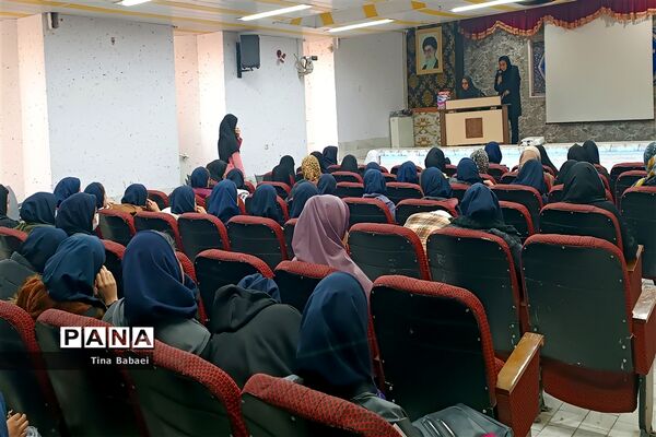 مراسم تقدیر ازمربیان تابستان و دانش‌آموزان فعال در کانون هاجر ساوه