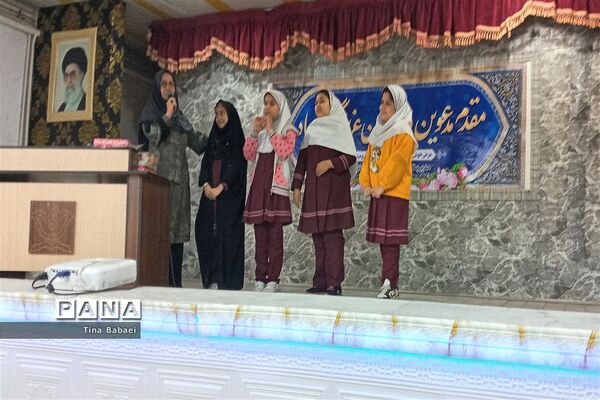 مراسم تقدیر ازمربیان تابستان و دانش‌آموزان فعال در کانون هاجر ساوه