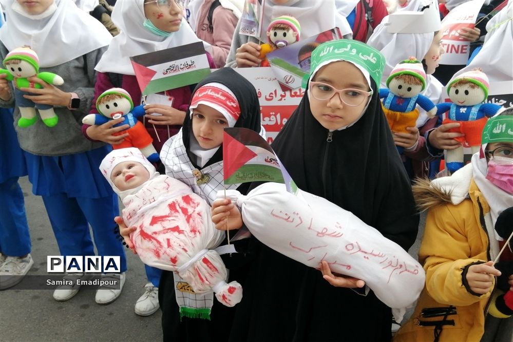 پویش خودجوش دانش‌آموزان دبستان صدیقه ملارد در حمایت از کودکان غزه با فریاد عروسک‌ها