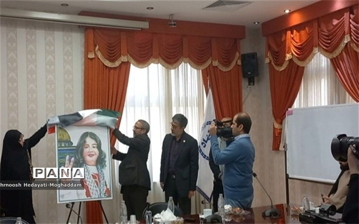 آیین رونمایی از پوستر نقاشی «کودک مظلوم غزه» با حضورمدیر کل آموزش و پرورش خراسان رضوی