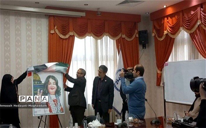آیین رونمایی از پوستر نقاشی «کودک مظلوم غزه» با حضورمدیر کل آموزش و پرورش خراسان رضوی