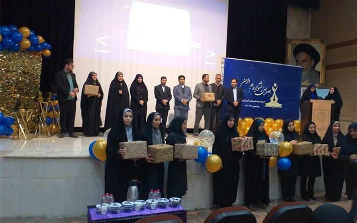 تجلیل از فعالان آموزش ابتدایی در جشنواره طلایه‌داران برنامه‌های آموزش ابتدایی در ملارد/فیلم