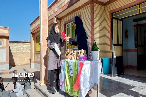 جشن میلاد حضرت زینب(س) در آموزشگاه حضرت مریم(س) شهرستان بام و صفی آباد
