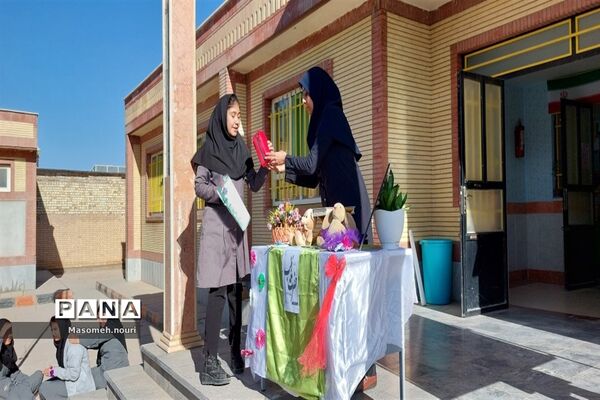 جشن میلاد حضرت زینب(س) در آموزشگاه حضرت مریم(س) شهرستان بام و صفی آباد