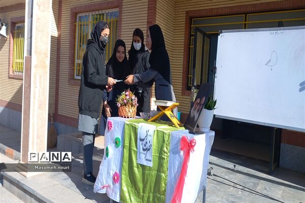 جشن میلاد حضرت زینب(س) در آموزشگاه حضرت مریم(س) شهرستان بام و صفی آباد