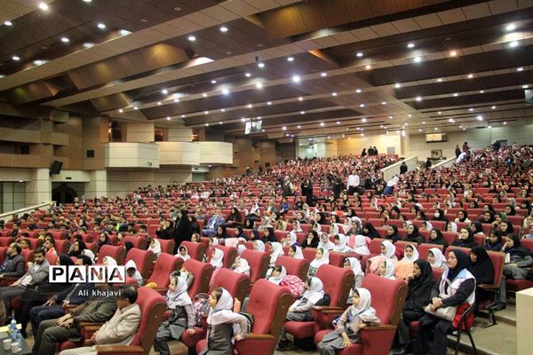 اولین گردهمایی بزرگ کتابیاران دهه نودی در تبریز