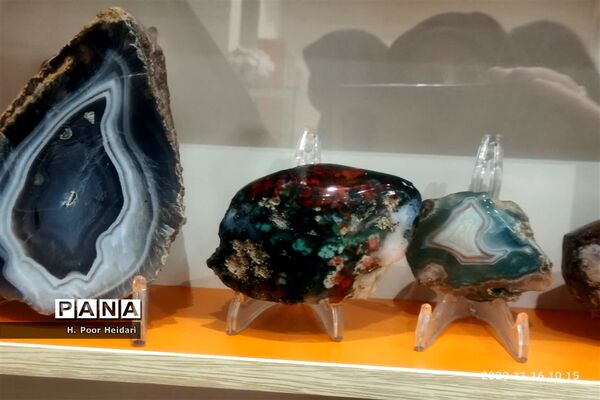 بازدید دانش‌آموزان دبیرستان امامت قم از آموزشگاه طلا و جواهر