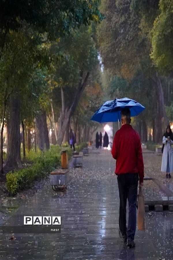 طراوت باران در اصفهان پاییزی