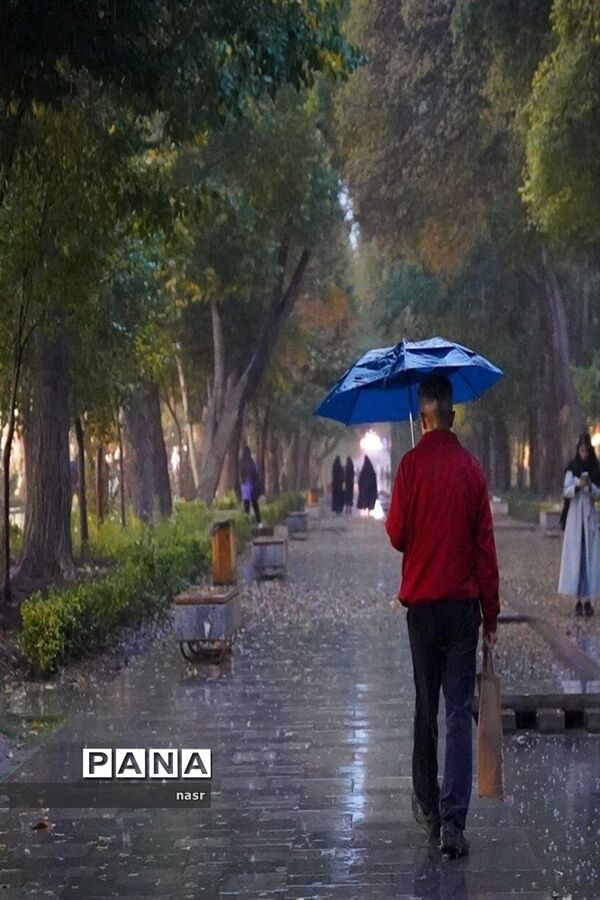 طراوت باران در اصفهان پاییزی