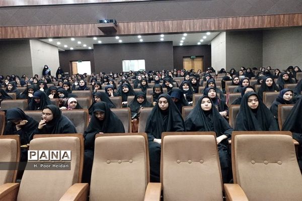 همایش «نوجهان» آغاز فعالیت شوراهای دانش‌آموزی در قم